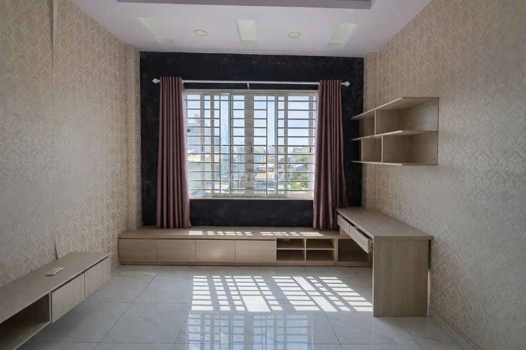 Phòng full nội thất như hình, thang máy, ra vào vân tay.