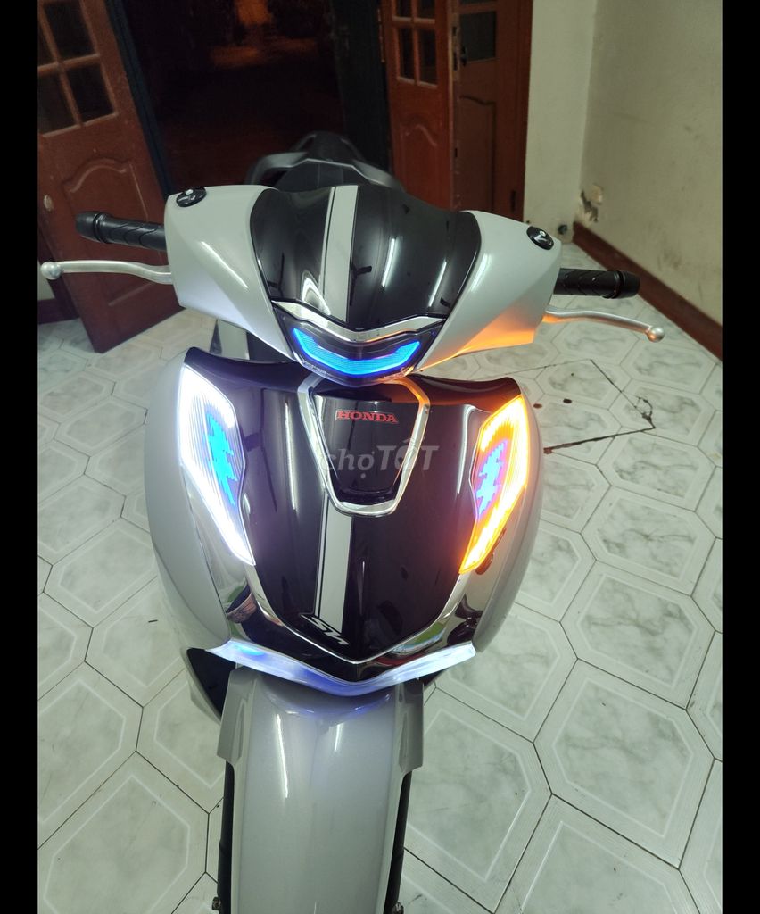 HONDA SH150i bản spoty phanh ABS đ.ki 2023. Mua bán Xe máy tại Quận Hai Bà Trưng Hà Nội được đăng bởi Anh huy hình 2