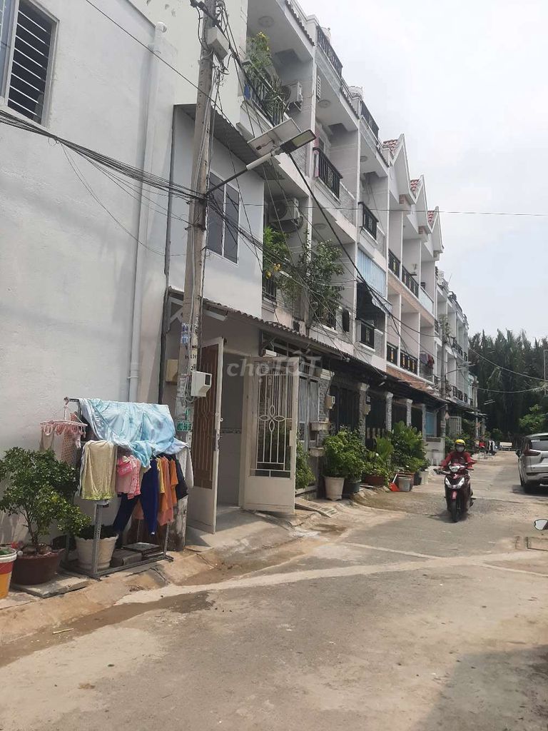 Bán gấp nhà nhỏ, 1 lầu, hẽm xe hơi,  600tr, Nguyễn Bình, Ng H Thọ.