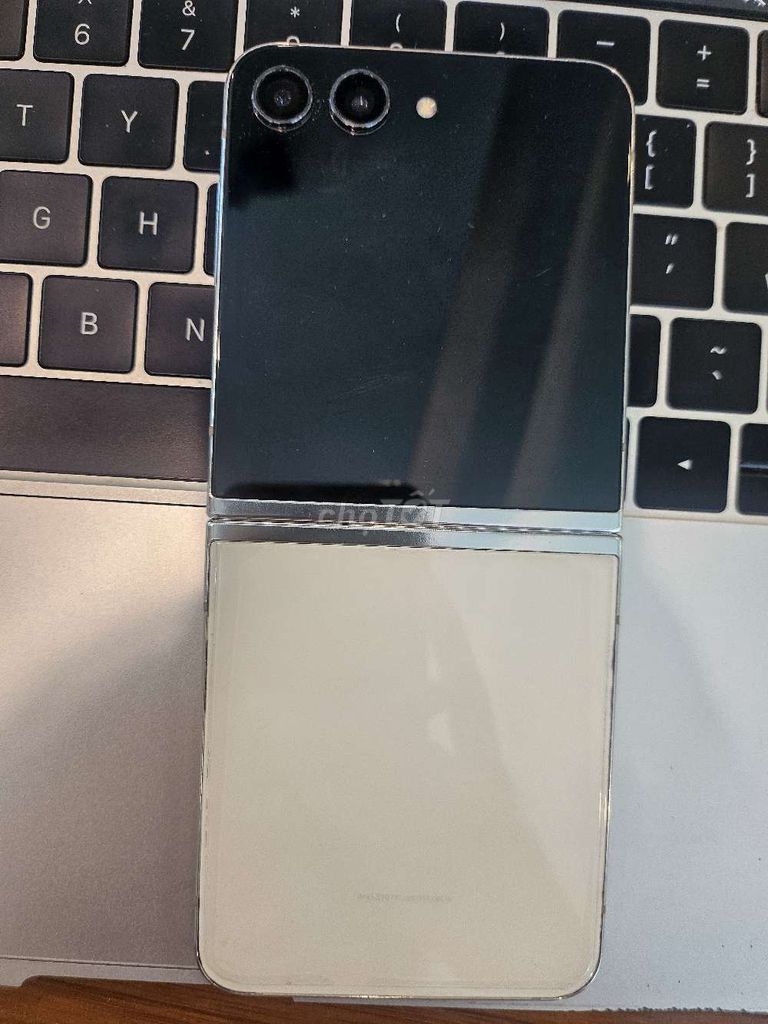 Samsung Z Flip 5 512GB Sọc màn hình. Mua bán Điện thoại tại Quận Hải Châu Đà Nẵng được đăng bởi T hình 1