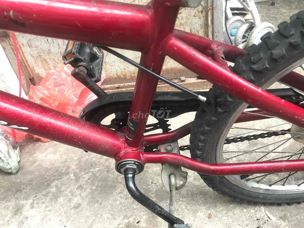 Xe đạp chung DKK khung Sắt màu đỏ và đen