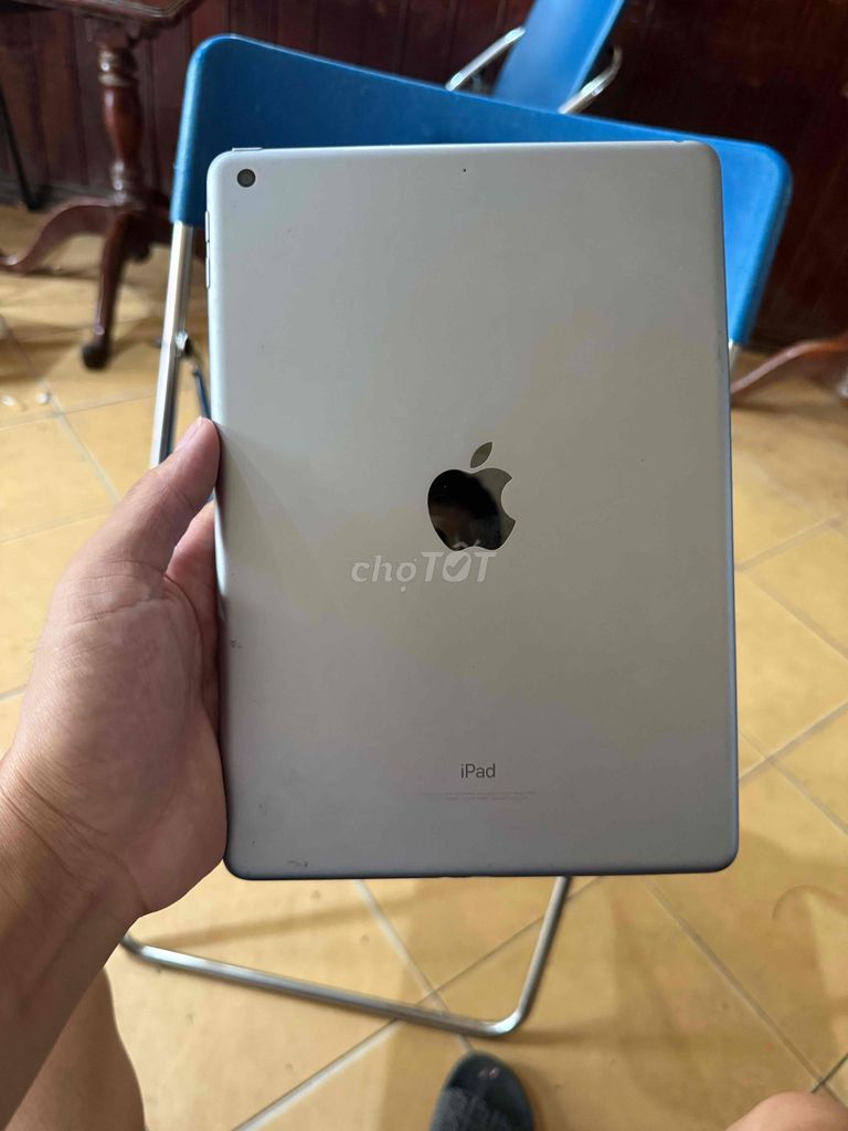 Apple iPad Gen 6 Bạc Đã sử dụng. Mua bán Máy tính bảng tại Quận Long Biên Hà Nội được đăng bởi Tuân  hình 1