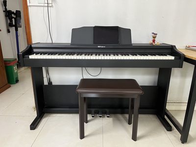 Đàn piano Roland RP 102
