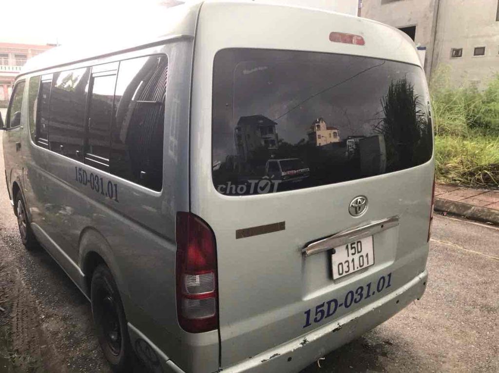 Toyota Hiace, серебристый, 3 места