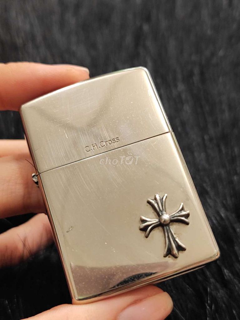 Zippo 2005 mạ bạc công giáo