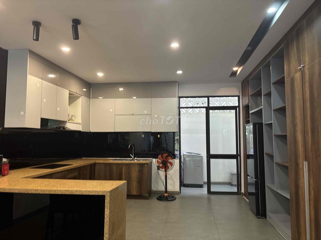 Nhà đẹp mặt tiền mỹ đa tây 6 trống sẵn vào ở ngay.