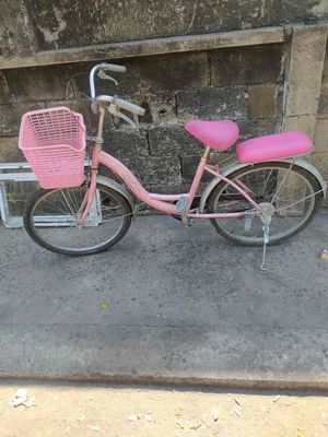 xe đạp trẻ em màu hồng