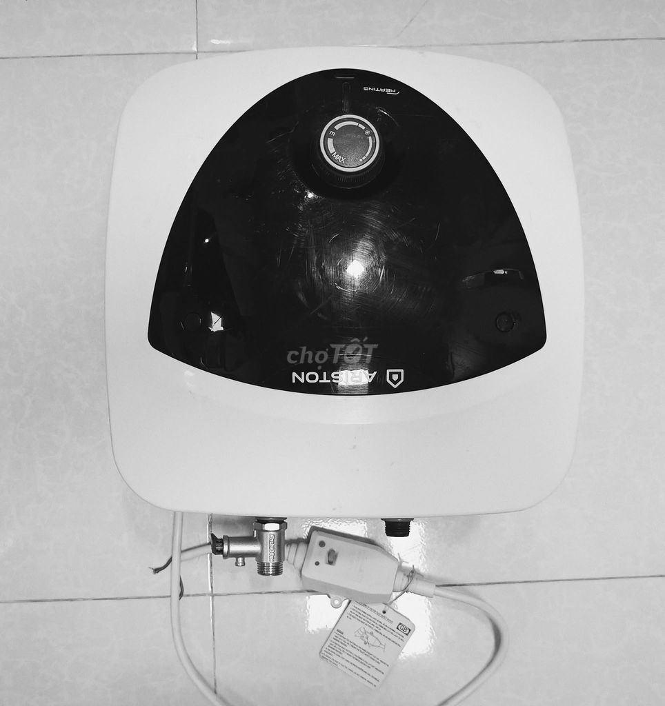 Bình nóng lạnh Ariston 15 lít trắng cũ. Mua bán Thiết bị vệ sinh, nhà tắm tại Quận Ba Đình Hà Nội được đăng bởi Lê Bảo hình 1