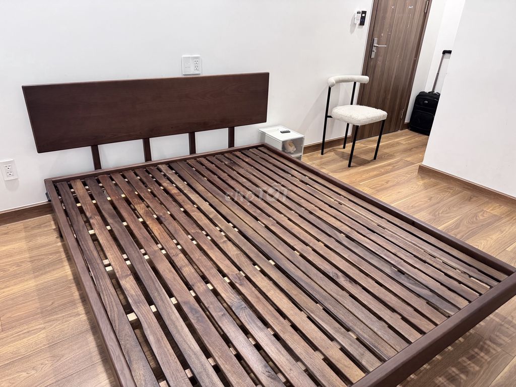 Giường gỗ tần bì 1m6x2m. Mua bán Giường, chăn ga gối nệm tại Quận 7 Tp Hồ Chí Minh được đăng bởi Hieu Duong hình 1