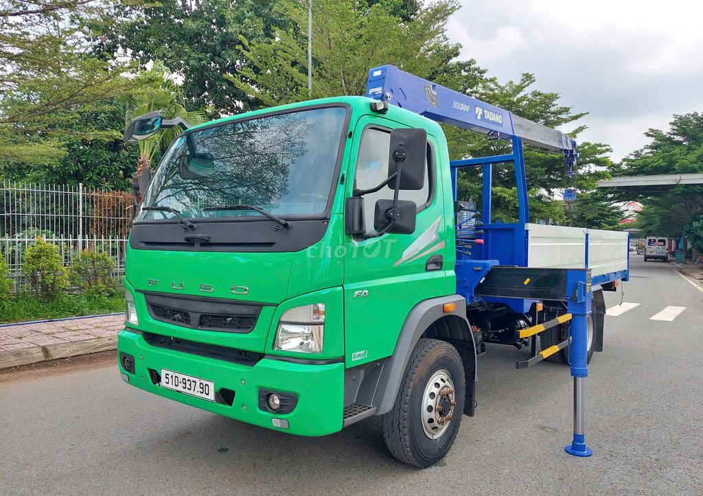 Bán Fuso 5 Tấn Thùng 4.5m cẩu Tazano, xe chạy lướt