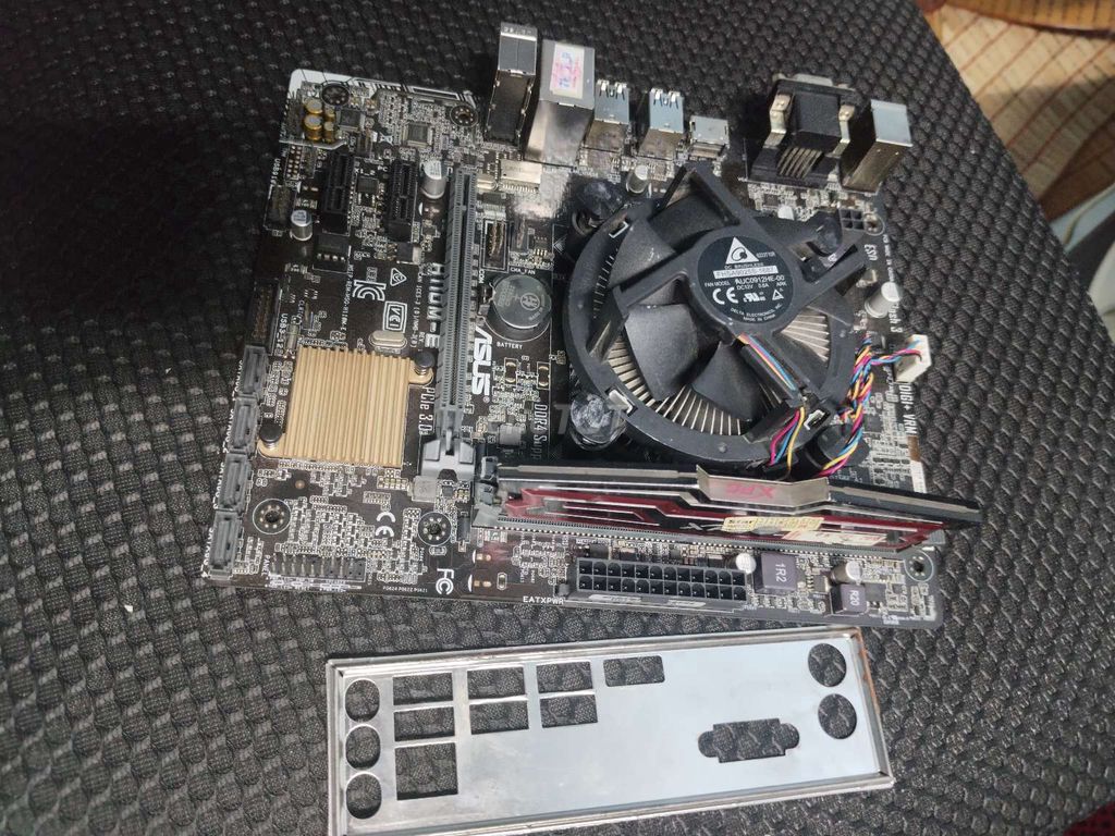 Asus H110 + G4400 + Ram 8G Led