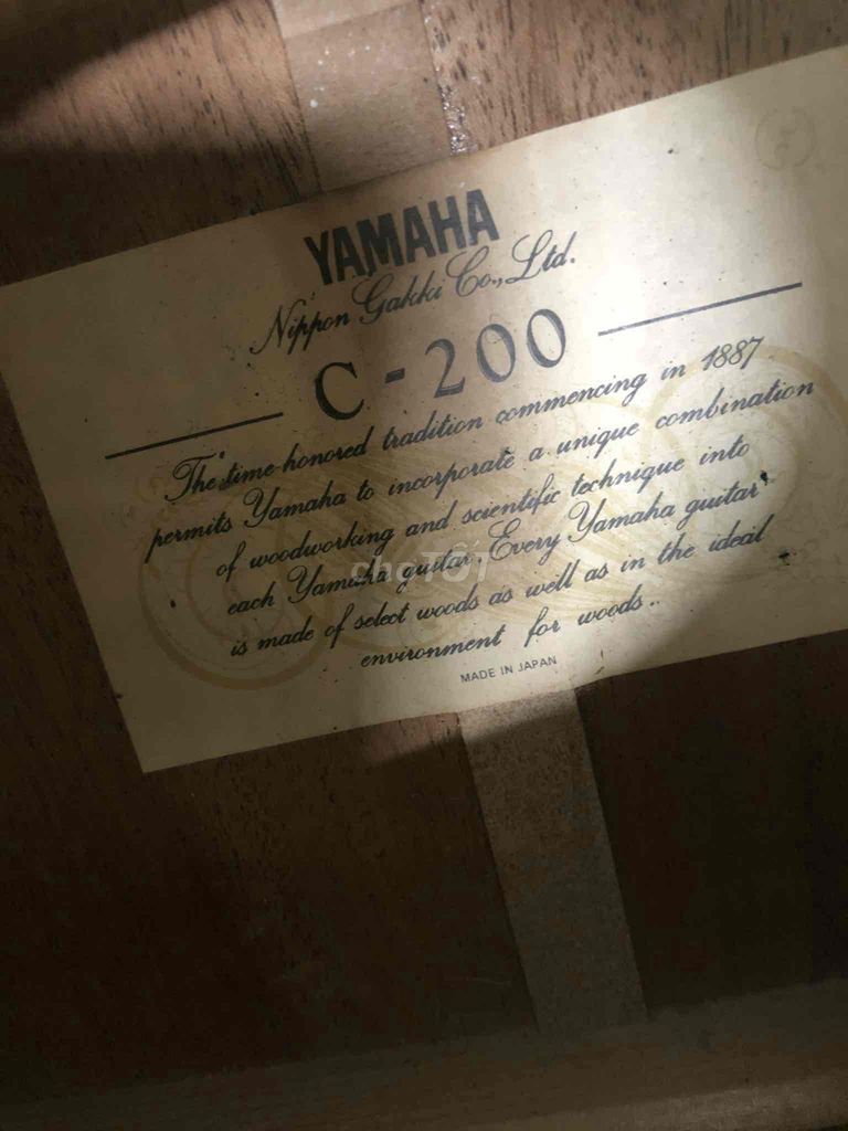 giutar YAMAHA C200