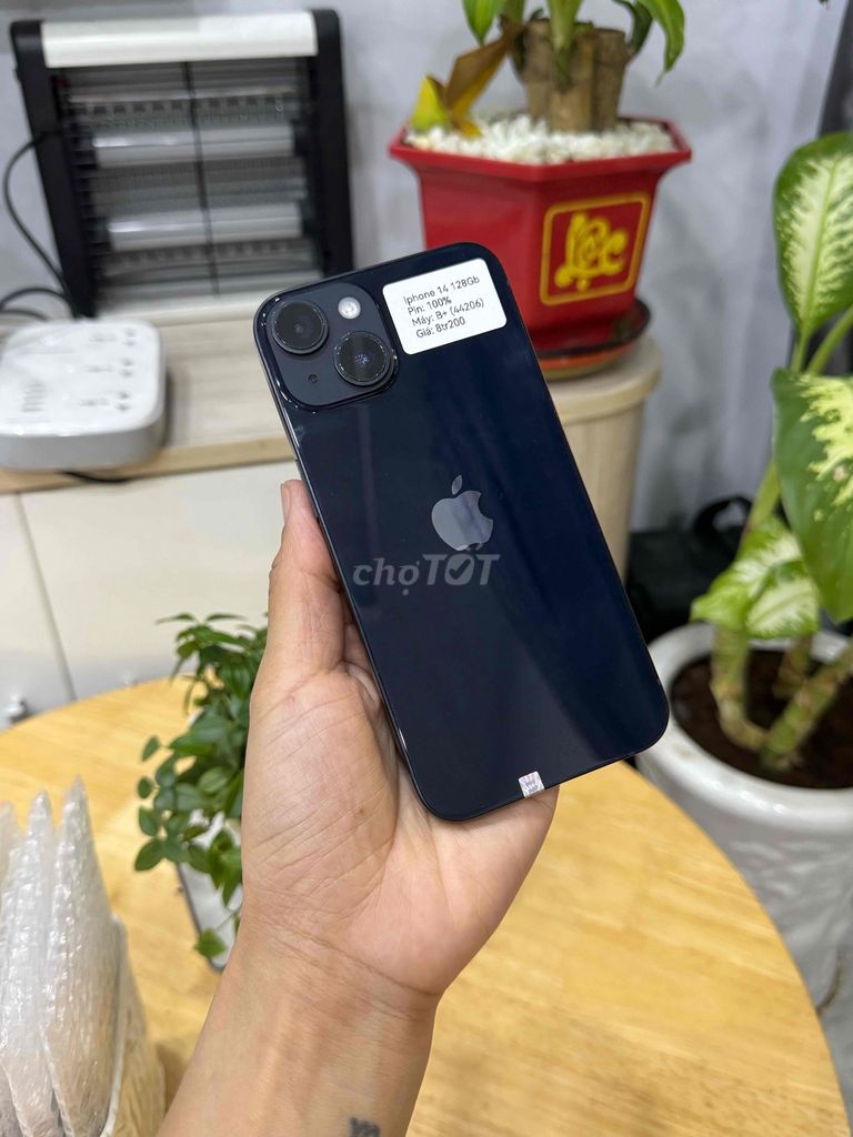 iPhone 14 128GB Quốc tế Đen P100 Vỏ nhăm nhẹ. Mua bán Điện thoại tại Huyện Hóc Môn Tp Hồ Chí Minh được đăng bởi Nguyễn Thu hình 1