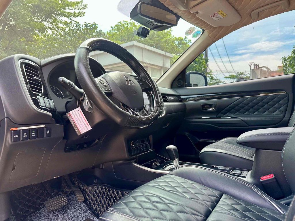 OUTLANDER PREMIUM 2023 ĐI 30.000KM - TRẢ GÓP BANK. Mua bán Ô tô tại Quận 10 Tp Hồ Chí Minh được đăng bởi Nam Huỳnh hình 9