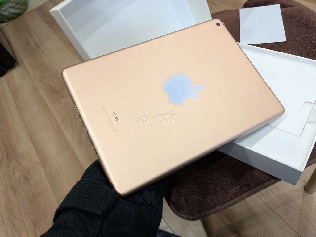 Máy tính bảng Apple iPad Gen 6 32GB Vàng hồng. Mua bán Máy tính bảng tại Quận Hoàn Kiếm Hà Nội được đăng bởi Chu Mạnh Quyền hình 1