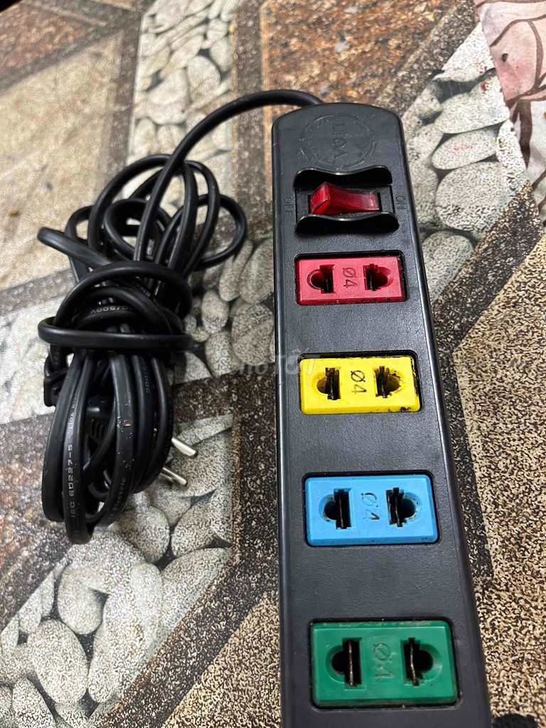 Ổ cắm điện Lioa 4 lỗ nhựa đen. Mua bán Nội thất, đồ gia dụng khác tại Quận Hoàng Mai Hà Nội được đăng bởi Kairiyeudau hình 1