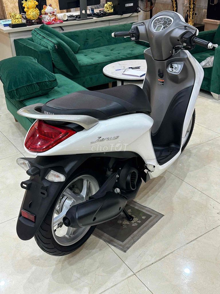 Мотосалон XE MÁY 68 - Yamaha Janus 2023 Белый