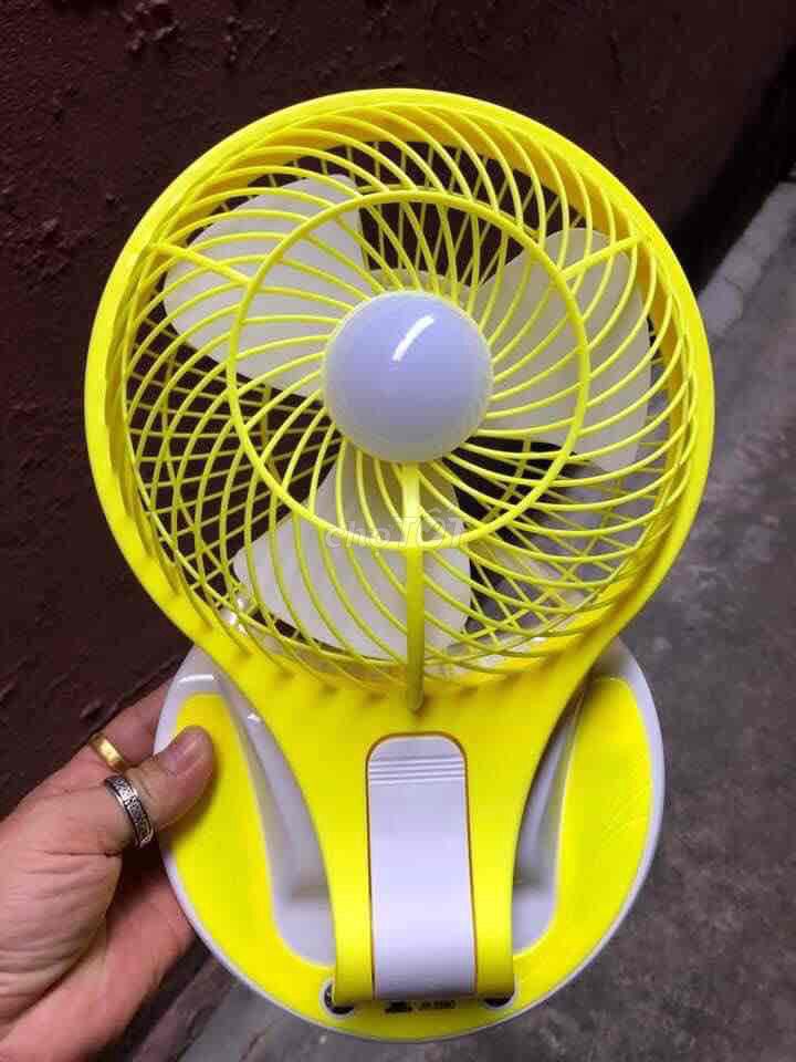 quạt nho gọn ,so cute ,quạt sạc mini nhỏ gọn nhẹ. Mua bán Quạt tại Quận 5 Tp Hồ Chí Minh được đăng bởi Lý Vinh hình 1