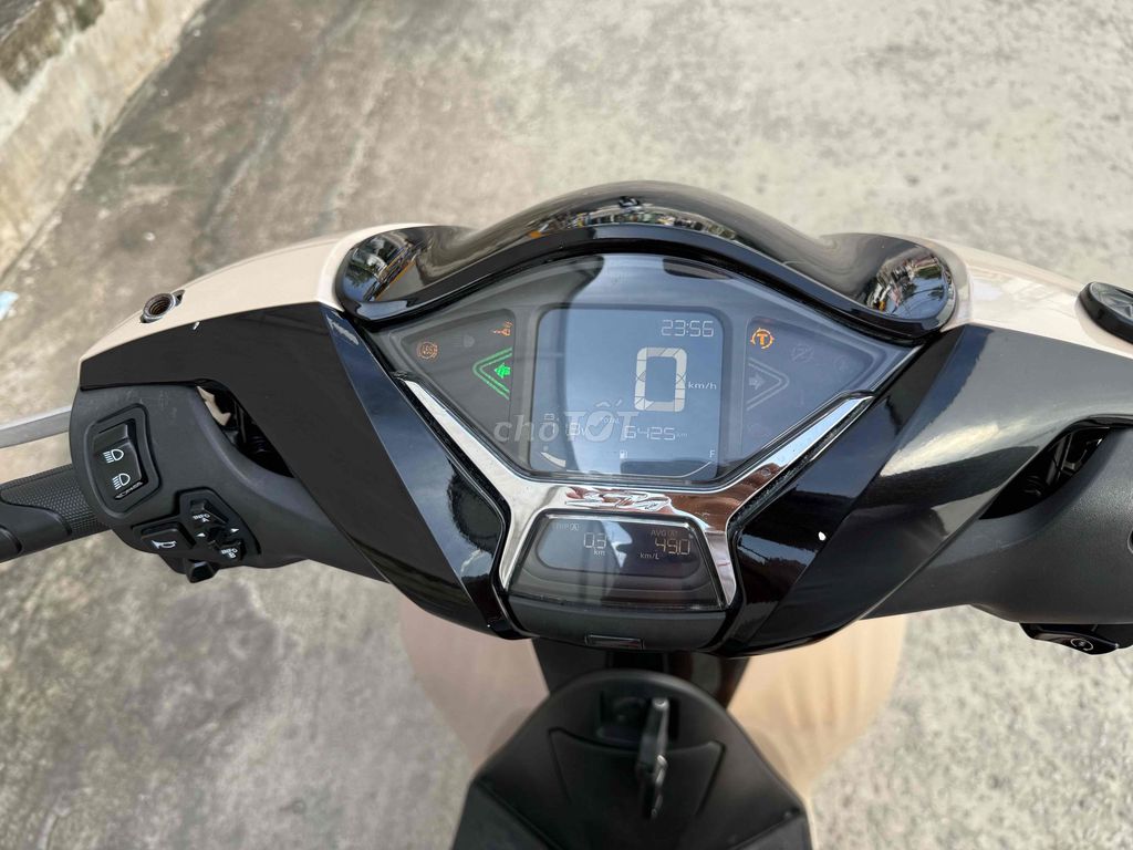 Sh 150 abs 2022 bản độ hãng như mới.. Mua bán Xe máy tại Quận Ô Môn Cần Thơ được đăng bởi Trần Tùng hình 5