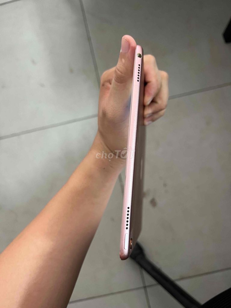 Apple iPad Pro 9.7 inch 32GB. Mua bán Máy tính bảng tại Quận 12 Tp Hồ Chí Minh được đăng bởi Ngô Văn Sơn hình 1