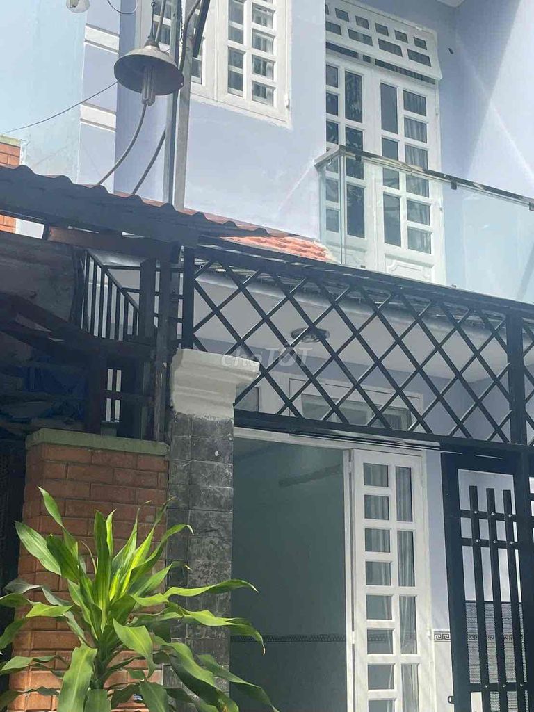 Cho thuê nhà mới keng Thới an 20 q12 1lầu 2PN 3wc xe hơi vào nhà 8tr