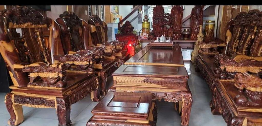 NHÀ CHẬT CẦN BÁN BỘ BÀN GHẾ KHỦNG TÂM HUYẾT