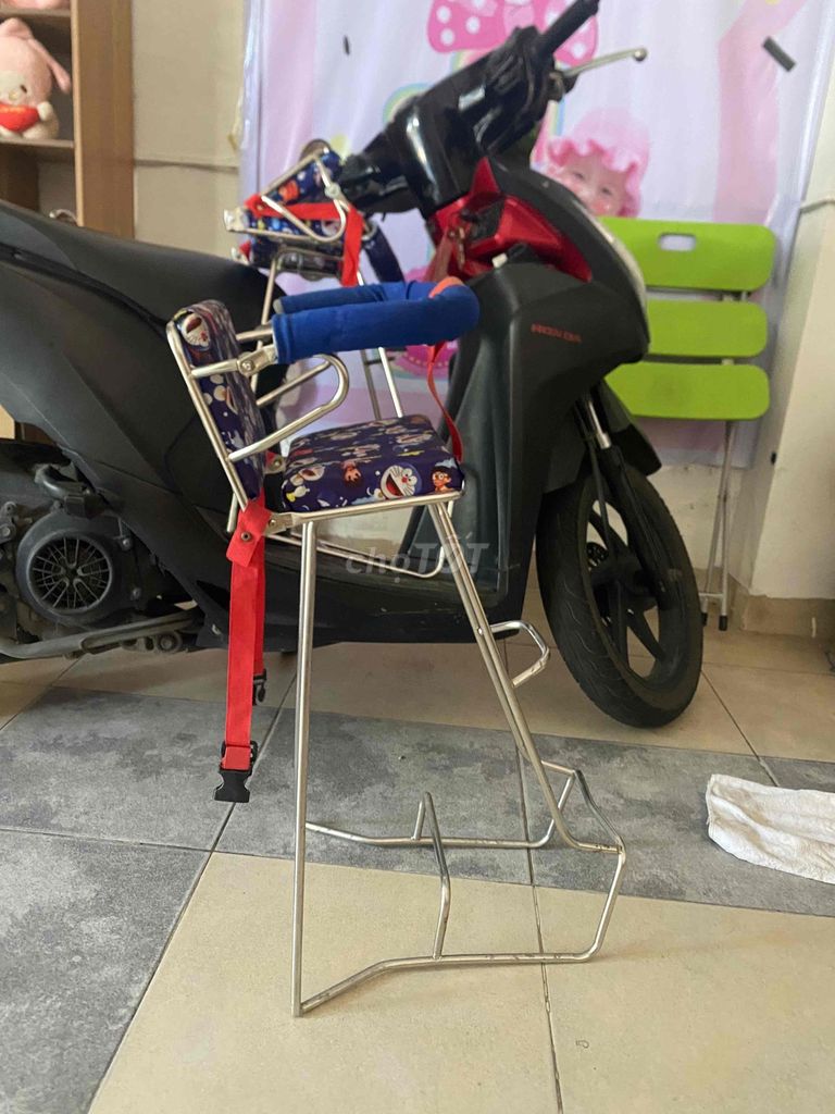 Ghế ngồi xe máy Air Blade 3 Inox cho bé. Mua bán Mẹ và bé tại Quận Liên Chiểu Đà Nẵng được đăng bởi Uyển Nhi hình 1