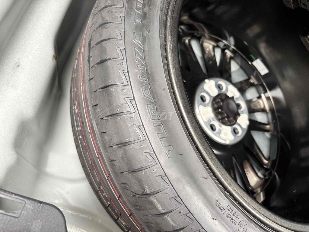 Toyota Camry 2023 2.5HV - 46821 km. Mua bán Ô tô tại Quận 7 Tp Hồ Chí Minh được đăng bởi Trần Kim Thanh hình 13