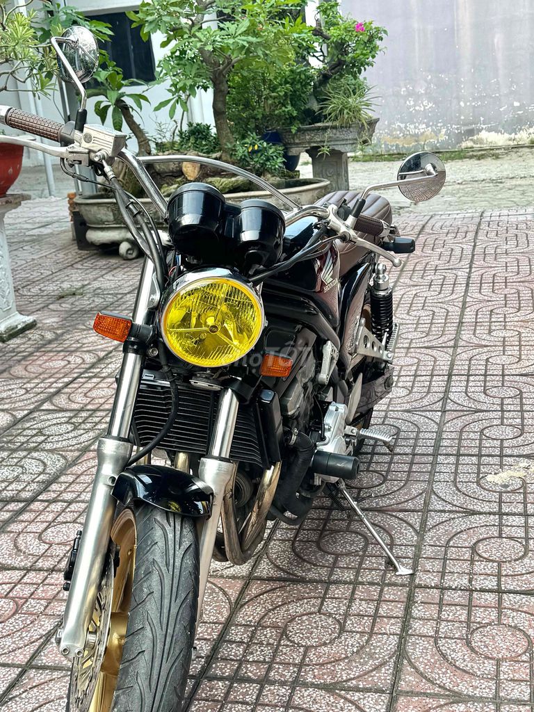 Honda CB400 черный, красный, 4 цилиндра