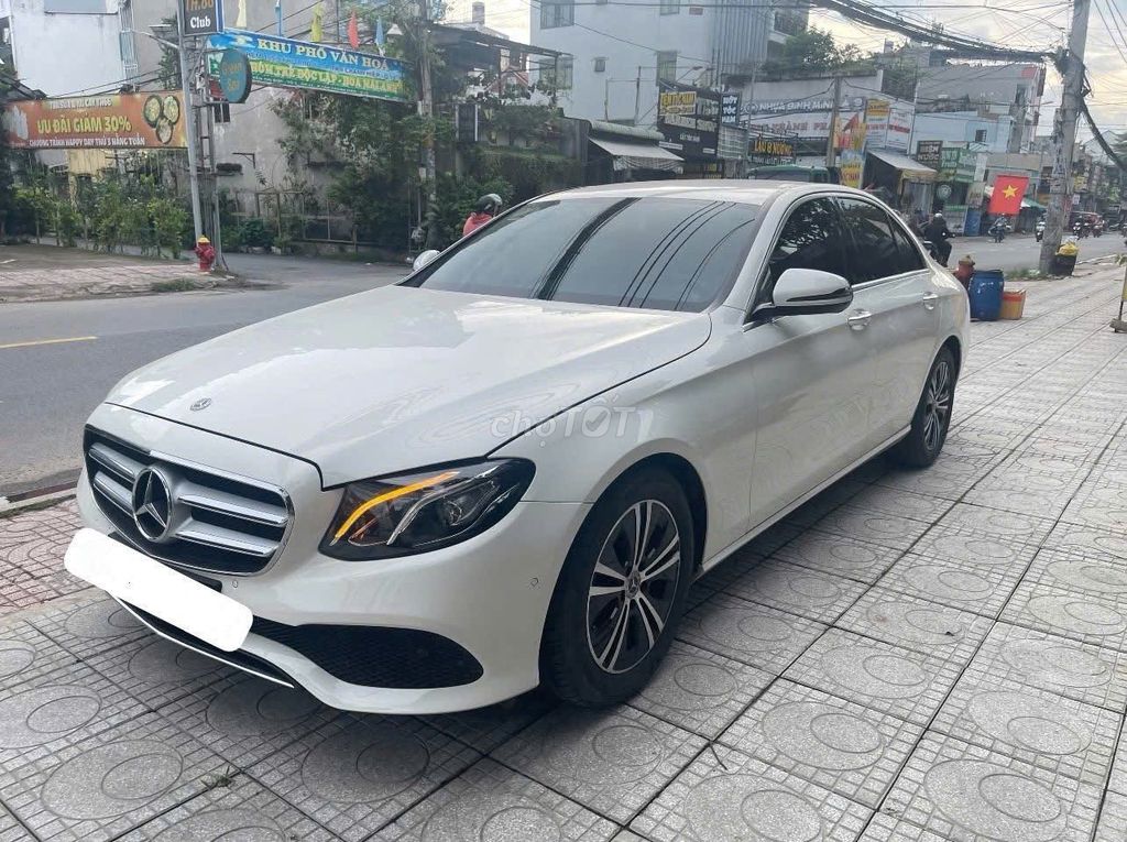 Mercedes E180 2020 siêu lướt 20000 km trắng nt nâu. Mua bán Ô tô tại Quận Gò Vấp Tp Hồ Chí Minh được đăng bởi NGUYỄN MINH VUA XE LƯỚT hình 4