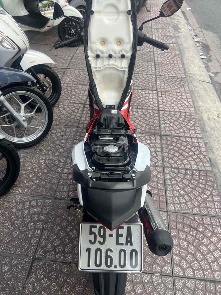 mới về (SONIC)trắng đỏ xe mới nhu xe thùng nhe ac. Mua bán Xe máy tại Quận Phú Nhuận Tp Hồ Chí Minh được đăng bởi CuBi Thanh Sơn hình 4