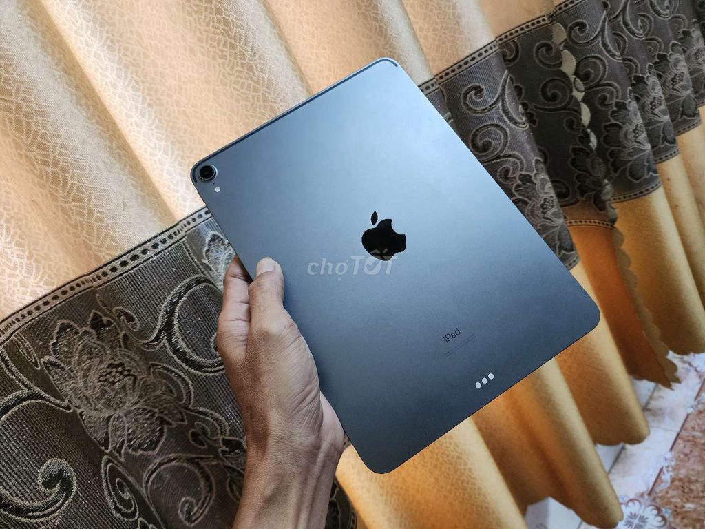 Apple iPad Pro 2018 64GB wifi zin đẹp (bh 1 tháng). Mua bán Máy tính bảng tại Quận Ninh Kiều Cần Thơ được đăng bởi Huy hình 1