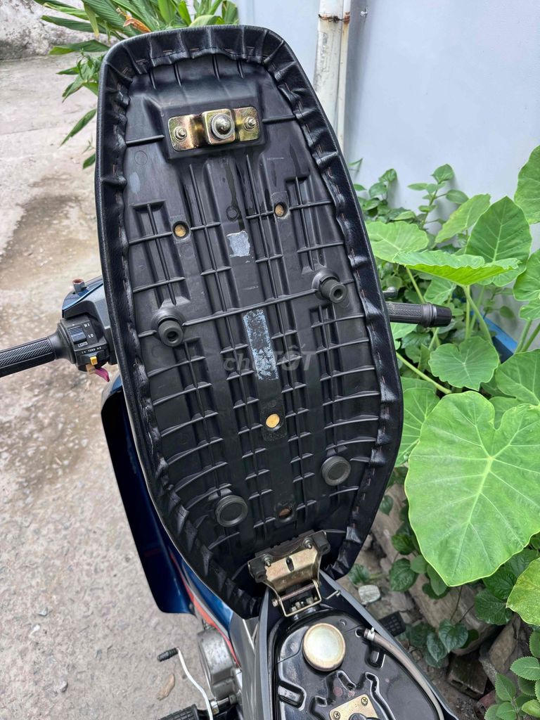 Suzuki Viva 2002 Xanh dương 24.000km. Mua bán Xe máy tại Quận 7 Tp Hồ Chí Minh được đăng bởi anh bảy hình 10