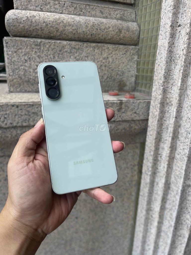 Samsung Galaxy A56 5G 8GB/128GB Xám. Mua bán Điện thoại tại Quận Liên Chiểu Đà Nẵng được đăng bởi Db Hello hình 1