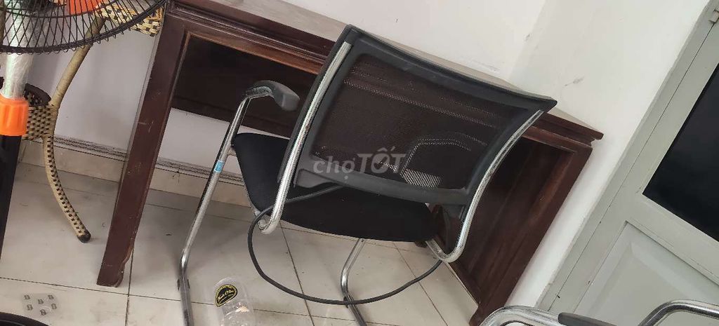 Bộ bàn ghế văn phòng Gỗ muồng. Mua bán Đồ dùng văn phòng tại Thành phố Dĩ An Bình Dương được đăng bởi Niềm Tin hình 1