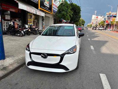 Mazda 2 Trắng 5 vạn
