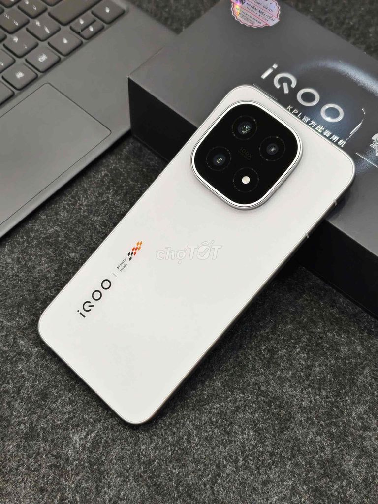 Vivo IQOO 15 Trắng / BÁN TRẢ GÓP 0Đ. Mua bán Điện thoại tại Thành phố Huế Thừa Thiên Huế được đăng bởi Nhân Nguyễn Store 151 Trần Phú TP Huế hình 1