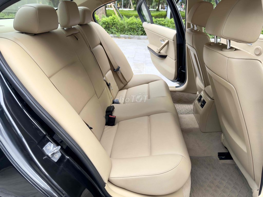 BMW 3 Series 325i 2010. Mua bán Ô tô tại Quận Long Biên Hà Nội được đăng bởi Tạ Dũng hình 9