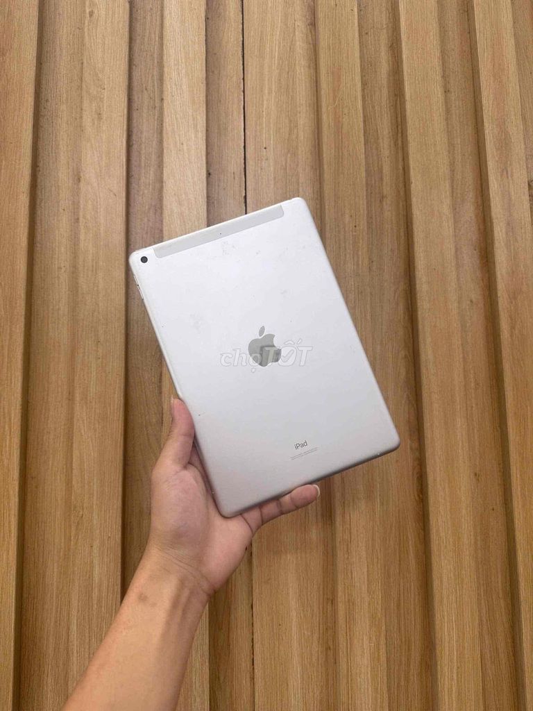 Apple iPad Gen 8 32GB Bạc Đã sử dụng. Mua bán Máy tính bảng tại Quận Đống Đa Hà Nội được đăng bởi Hanoi moibile đức hình 1