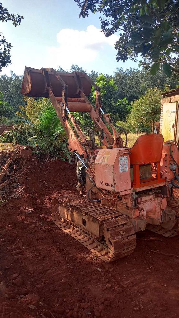 Bán xúc lật bánh xích hoạt động ok. Mua bán Phương tiện khác tại Huyện Bù Đăng Bình Phước được đăng bởi Nhat an hình 4
