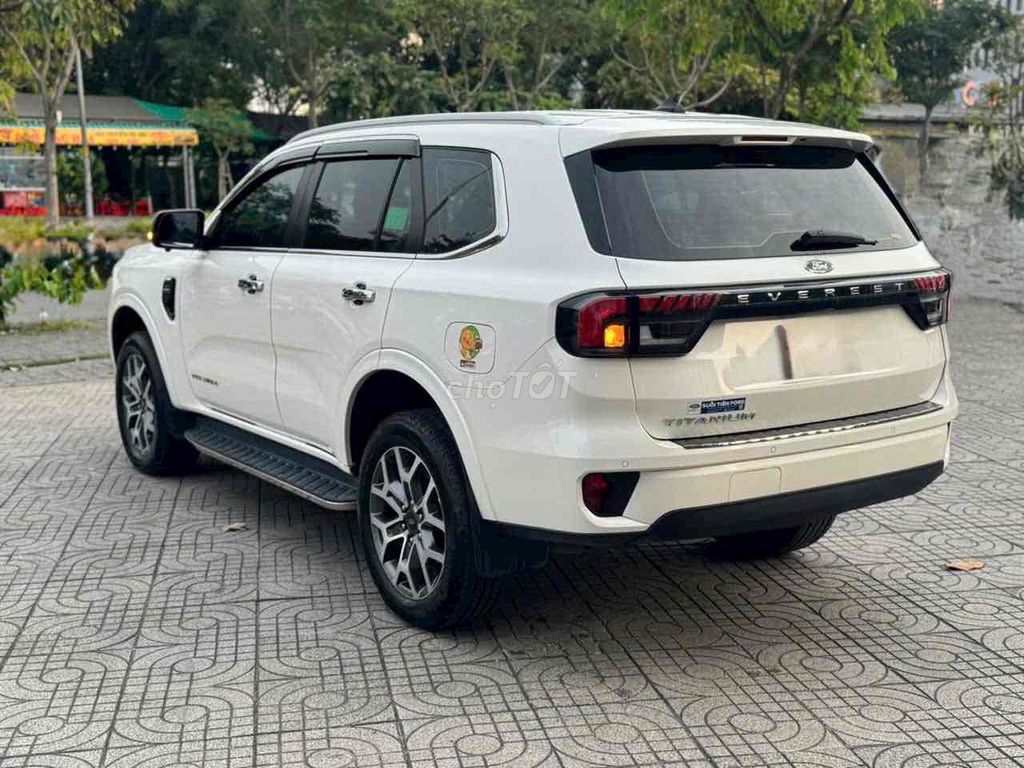 Ford Everest 2022 Titanium 4x2 20.000 km. Mua bán Ô tô tại Quận Tân Bình Tp Hồ Chí Minh được đăng bởi Sài Gòn Ford hình 5