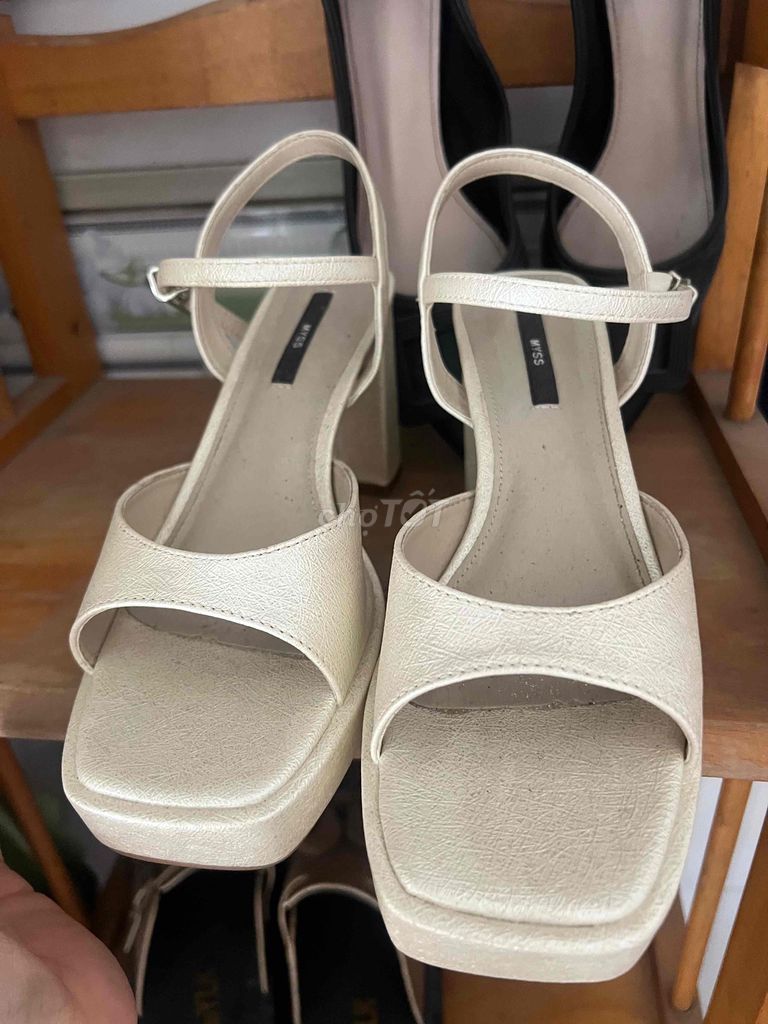 Giày cao gót Nữ MYSS Da Kem Size 37. Mua bán Giày dép tại Huyện Bình Chánh Tp Hồ Chí Minh được đăng bởi Thơ Nguyễn hình 1