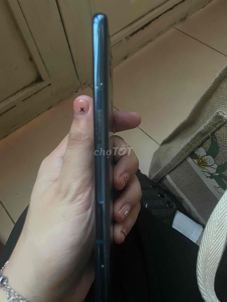 LG V40 ThinQ cũ, có vết nứt dài nhẹ ở màn hình.. Mua bán Điện thoại tại Quận Gò Vấp Tp Hồ Chí Minh được đăng bởi Phi Long hình 5