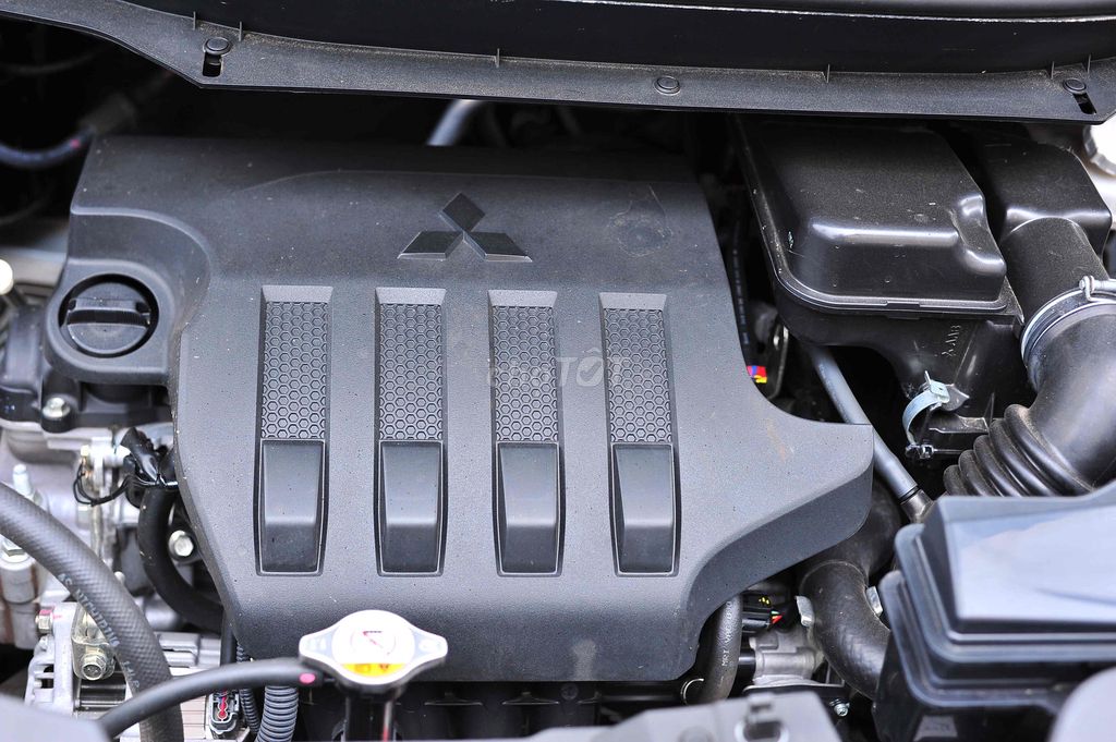 Mitsubishi Xpander 2023 Белый Импортный