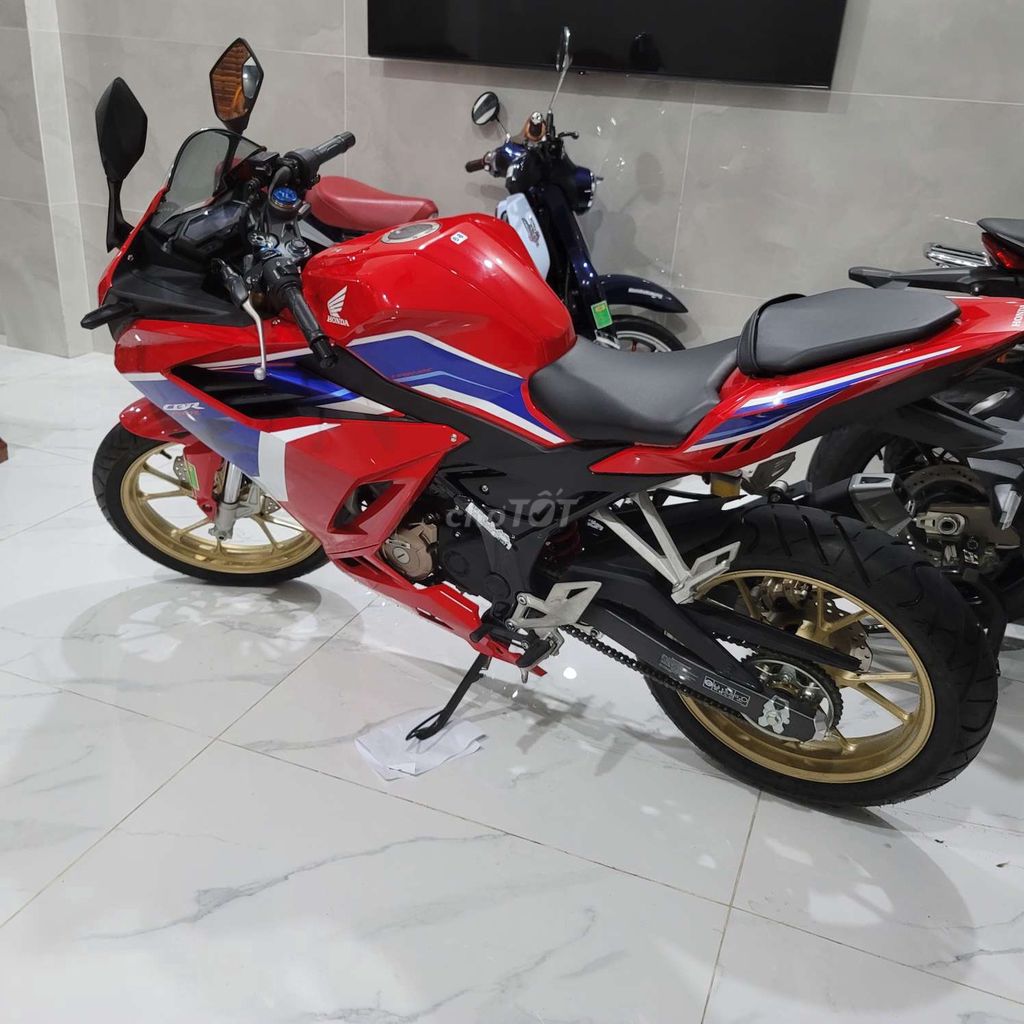 Cần bán cbr150r abs xe như mới 100% ODO :260km. Mua bán Xe máy tại Quận 12 Tp Hồ Chí Minh được đăng bởi Tiến  hình 2