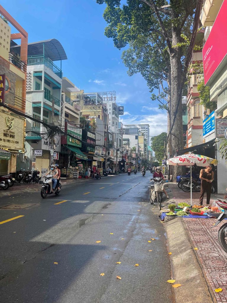 ✅ Gấp Bán- Mặt Tiền sát Nguyễn Trãi đường 2 chiều - 5 Lầu Lề đường lớn