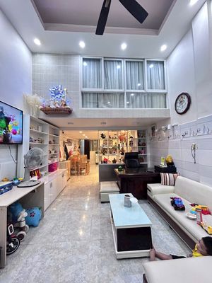 Tầng trệt CC TrầnHưngĐạo P7Q5 105,99m2 SHR gần NH Đồng Khánh hỗ trợ NH
