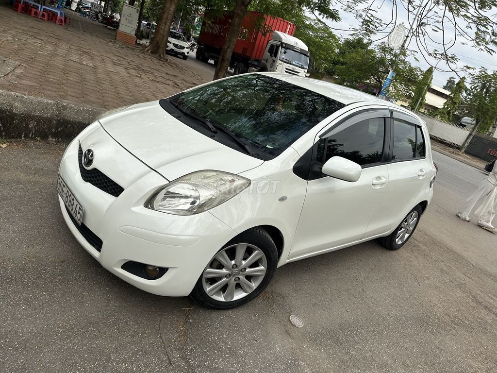 Toyota Yaris trắng ngọc trai số tự động. Mua bán Ô tô tại Quận Long Biên Hà Nội được đăng bởi Nguyễn Lưu hình 1