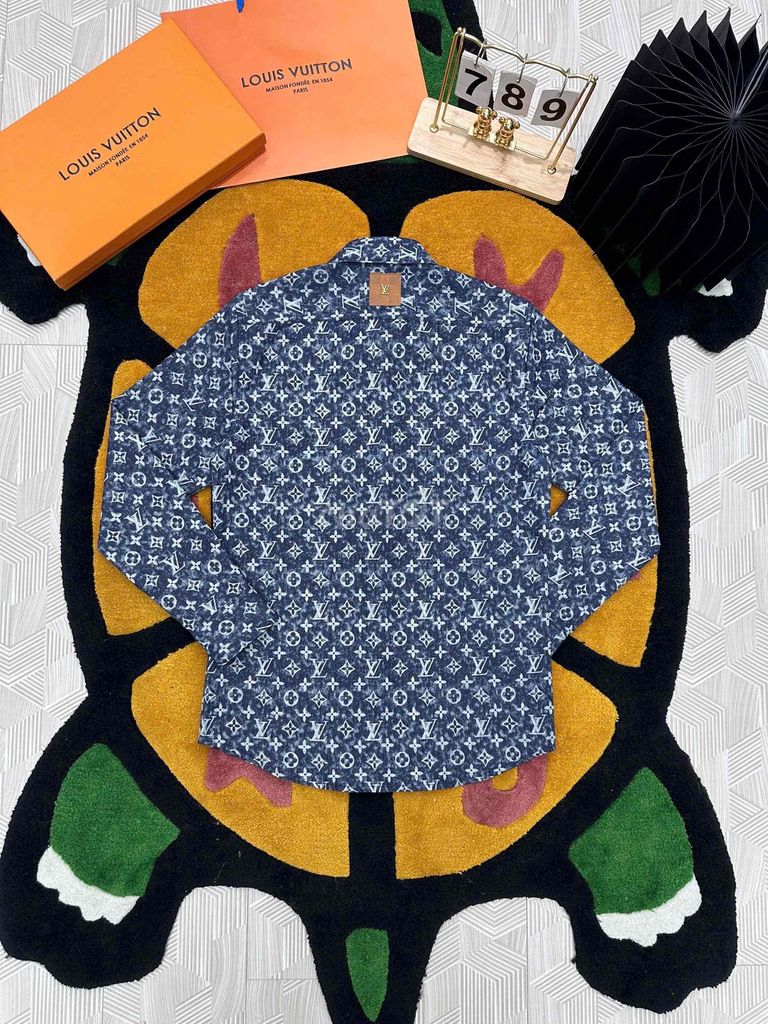 Áo sơ mi Jean Louis Vuitton xanh đậm. Mua bán Quần áo tại Huyện Chương Mỹ Hà Nội được đăng bởi Shop Cường Thịnh Luxury hình 1