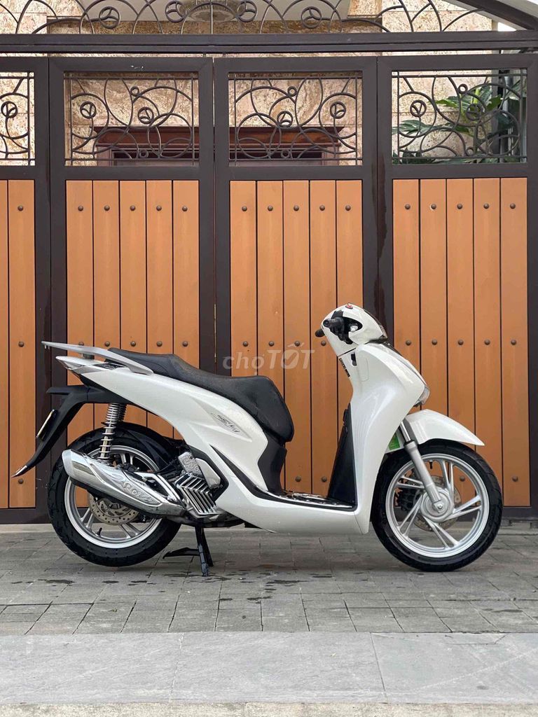 Honda SH 125i CBS 2025 Trắng. Mua bán Xe máy tại Huyện Gia Lâm Hà Nội được đăng bởi Xe Máy Phúc Hưng hình 2